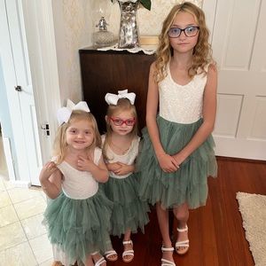 Size 7/8 sage flower girl dress.